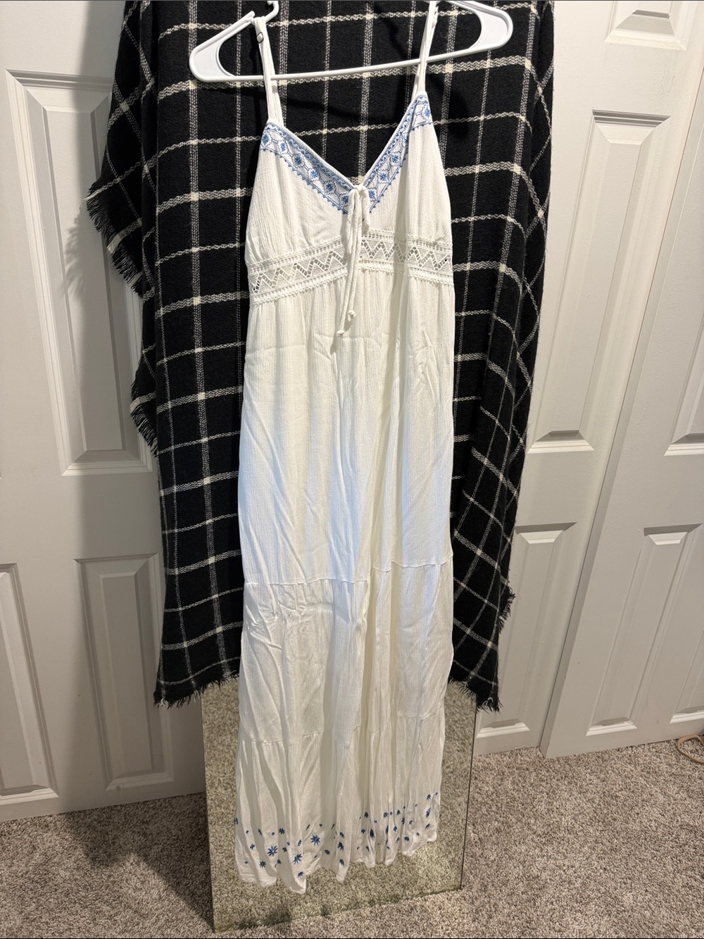 Women/Junior White & Royal Blue Flower Embroidered Maxi Dress w Lace Cutouts NEW